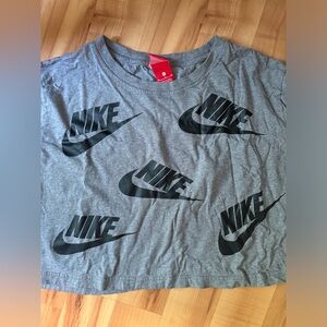 Women’s XL Nike cropped athletic top